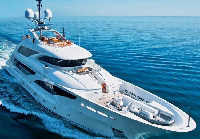 Cuento Luxury yachts charter